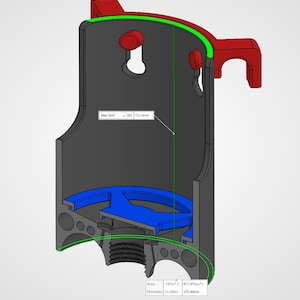 Può includere: Rappresentazione 3D di una sezione trasversale di un componente meccanico. Il design presenta un corpo grigio scuro con maniglia e dettagli rossi, e una struttura interna blu. La distanza minima è di 152,4 mm.