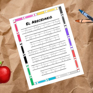 Puede incluir: Una hoja de trabajo imprimible para aprender el alfabeto español. La hoja de trabajo tiene un borde colorido y líneas para trazar cada letra. El título de la hoja de trabajo es "El Abecedario".