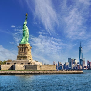 Freiheitsstatue und Manhattan Skyline digitaler Download - Atemberaubende Wand-Kunst und Tapete - NYC New York City Foto