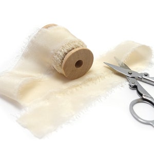 Ruban de soie teint à la main champagne beige crème 100 % soie 1/2" 1" et 2" avec ruban crêpe de soie bord brut pour emballage cadeau de faire-part de mariage