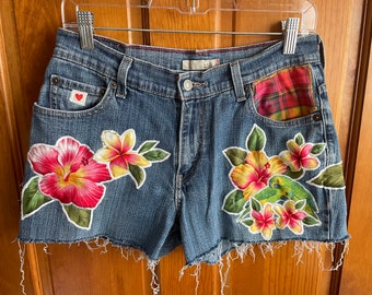 Vintage Levi Denim Cutoff Shorts / Upcycled vintage jean shorts / Flowers and Parrots patchwork jean shorts / Levi 550s vintage shorts