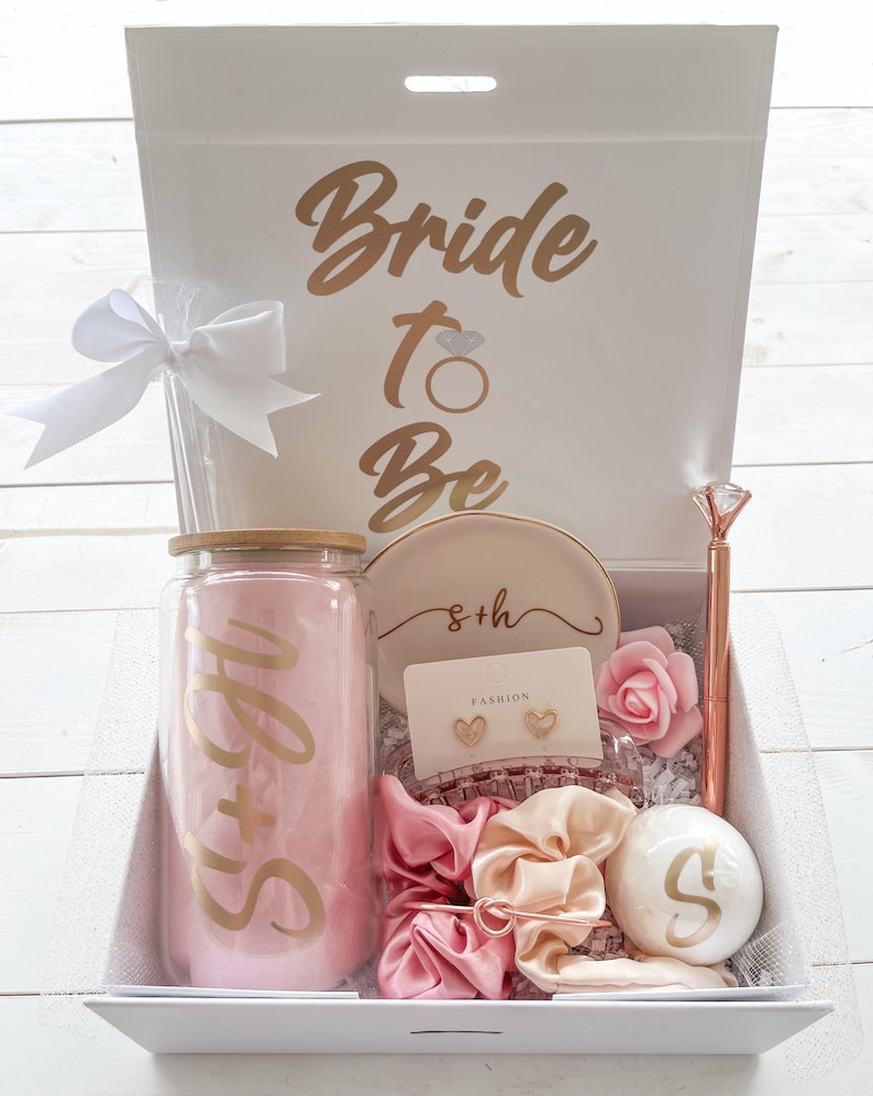 Personalized Bridal Gift Box | Bride To Be Gift | Bridal Shower Gift | Engagement Gift for Bride | Custom Wedding Gift Box | Future Mrs Gift Bild 1