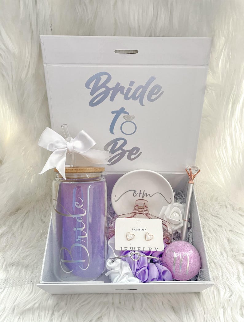 Personalized Bridal Gift Box | Bride To Be Gift | Bridal Shower Gift | Engagement Gift for Bride | Custom Wedding Gift Box | Future Mrs Gift Bild 15