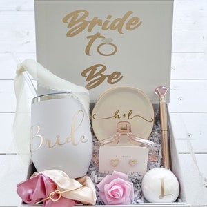 Bridal Gift Box, Bride to Be Gift Box, Personalized Bridal Gift Box, Bridal Shower gift box, Customized Engagement gift box, Future Mrs box