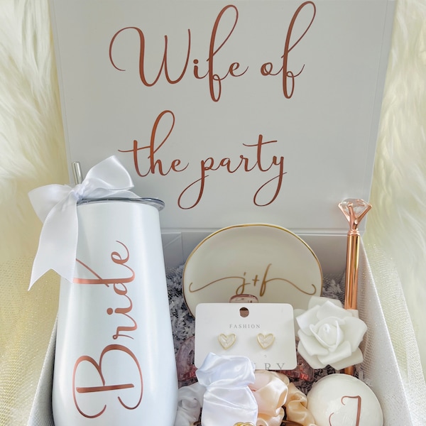 Bridal Gift Box, Bride to Be Gift Box, Personalized Bridal Gift Box, Bridal Shower gift box, Customized Engagement gift box, Future Mrs box