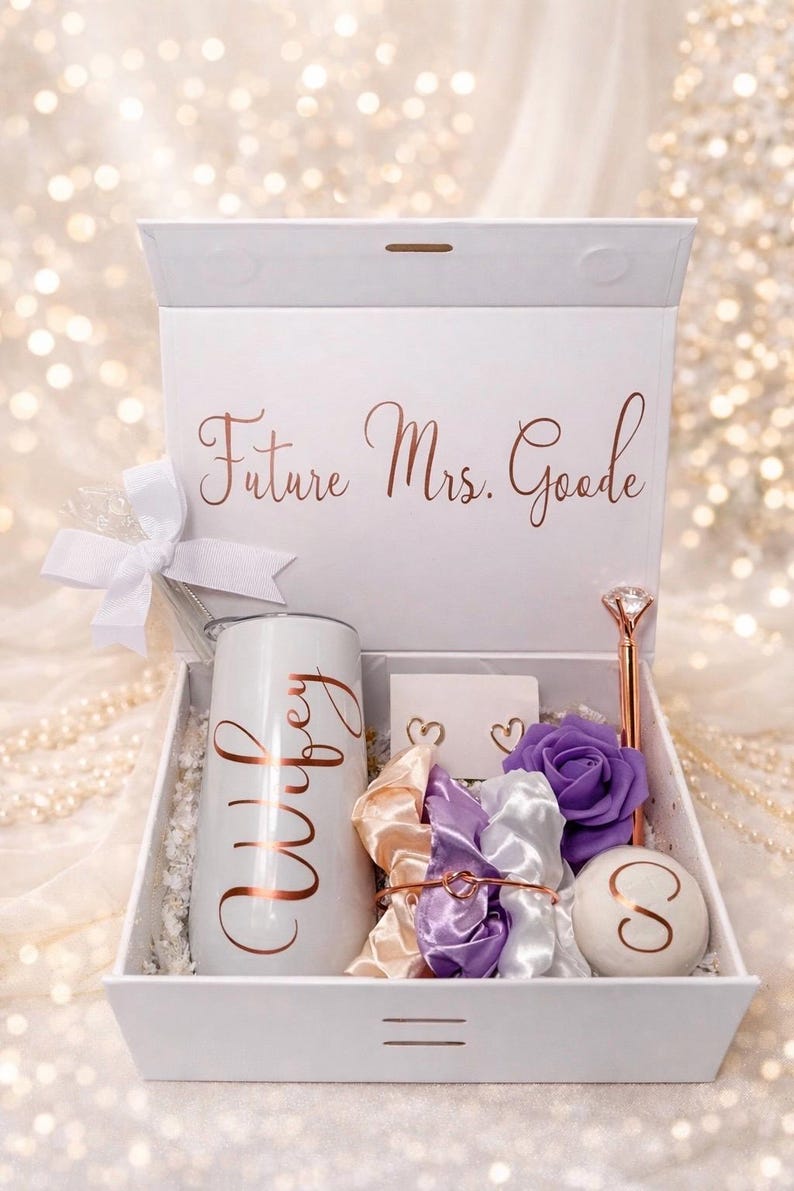 Personalized Bridal Gift Box | Bride To Be Gift | Bridal Shower Gift | Engagement Gift for Bride | Custom Wedding Gift Box | Future Mrs Gift Bild 11