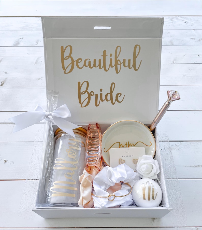 Personalized Bridal Gift Box | Bride To Be Gift | Bridal Shower Gift | Engagement Gift for Bride | Custom Wedding Gift Box | Future Mrs Gift Bild 16