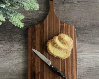 Walnut Cutting Board / Large Edge Grain Cutting Board with Handle / gift for him / gift for her / Natural Wood Cutting Board