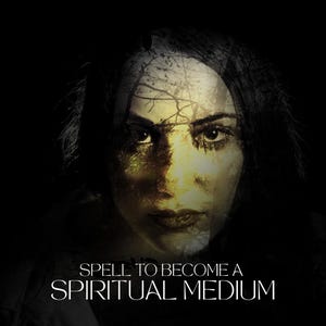 Puede incluir: Imagen de arte digital que presenta el rostro de una mujer con un diseño superpuesto de árbol y ramas. El texto "SPELL TO BECOME A SPIRITUAL MEDIUM" se muestra en blanco en la parte inferior de la imagen sobre un fondo negro.