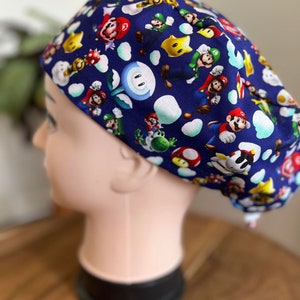 マリオキャラクターテーマのスクラブキャップ - 外科医、看護師、助産師、歯科医、獣医、技術者へのユニークなギフト。ユーロスタイルのスクラブハット