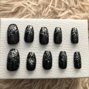 Kurze Silber Sparkle Drücken Sie auf die Nägel