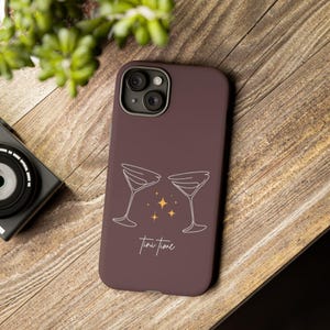 携帯電話ケース、マティーニ愛好家「Tini Time」デザイン、iPhone、Samsung、Galaxy、Google Pixel用のかわいい頑丈なケース、ミクソロジストへのギフト
