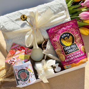 Care Package for Her, Birthday Gift Basket, Get Well Soon Gift, Gift Box for Women, Cheer Up Gift Box, Gift for Best Friend, Cafecito y Pan