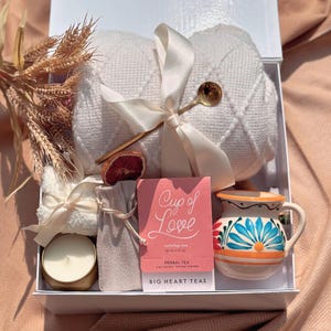 Hygge Gift Box For Her, Gift Box For Her, Self Care Gift Set, Gift Box For Friend, Classy Gift Basket, Cozy Care Package, Gift Box For Women