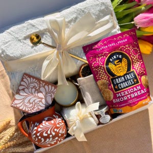 Hug In A Box, Encouragement Gift, Mom Gift Set, Hygee Gift Box, Thinking Of You Box, Cozy Care Package, Selfcare Basket, Blanket Gift Box