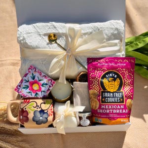 Classy Gift Basket for Women - Cozy Gift Box with Blanket, Scented Candle - Self Care Gift Box, Care Package, Gifts for Her for Any Occasion