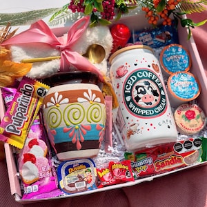 Self Care Paket für Frauen, Entspannung Geschenkbox, Eiskaffee-Set, Letterbox Geschenk, Geburtstagsgeschenk mit Karte, Gute Besserung Geschenkkorb, Socken