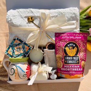 Hug In A Box, Encouragement Gift, Mom Gift Set, Hygee Gift Box, Thinking Of You Box, Cozy Care Package, Self Care Basket, Blanket Gift Box