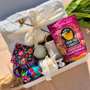 Hygge Gift Box with Blanket, Sending a Hug, Thinking of You, Sympathy Gift Basket, Bereavement, Encouragement gift, Thank You gift Box