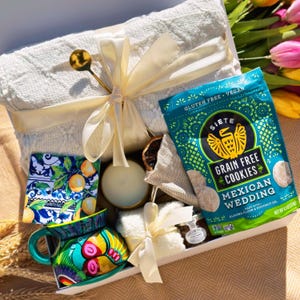 Sending Healing Vibes Gift Box For Women, Cozy Socks, Scented Candle, Get Well Gift For Her, Thinking Of You Gift, Gift Basket With Blanket
