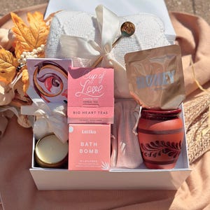Classy Gift Basket for Women , Cozy Gift Box with Blanket, Gift for Sister, Self Care Gift Box, Care Package, Gifts for Her for Any Occasion