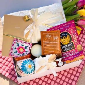 Hygge Gift Box For Her, Gift Box For Her, Self Care Gift Set, Gift Box For Friend, Classy Gift Basket, Cozy Care Package, Gift Box For Women