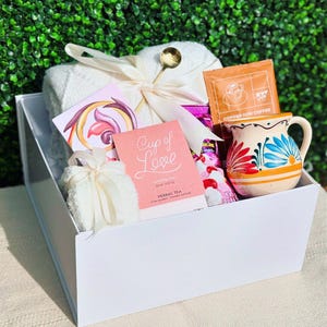 Classy Gift Basket for Women, Hygge Gift Box with Blanket, Thinking of You Gift Box with Blanket, Cozy Care Package, Gift Box for Mom, Socks