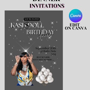 Könnte beinhalten: Eine Einladung zu einem Geburtstagsessen mit einem Foto einer Frau, die eine Sonnenbrille und ein gelb-schwarzes gemustertes Hemd trägt. Der Text auf der Einladung lautet "YOU'RE INVITED KASHDOLL BIRTHDAY dinner September 20th @Ruth Chris 7PM BEAT ME THERE, DON'T MEET ME THERE......"