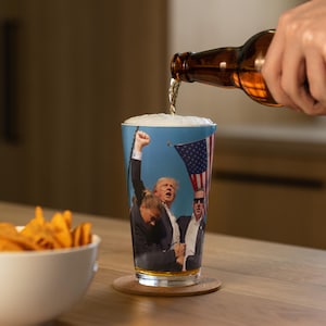 Donald Trump Undefeated Glass - Historical USA Patriot Gift Trump Shaker Pint Photo Glass