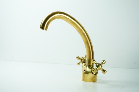Grifo monomando para lavabo, diseño de cisne, color dorado