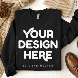ZWART Gildan 18000 model | Gildan Sweatshirt gevouwen, G18000 Crewneck Fall Flat Lay, PoD Boho Style Kerst Mock Winter Pullover