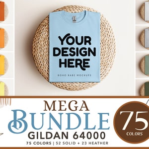 Puede incluir: Una maqueta de una camiseta azul claro con el texto "YOUR DESIGN HERE" y "BOHO BABE MOCKUPS" sobre una estera de paja tejida. La camiseta forma parte de un mega paquete de 75 colores de camisetas Gildan 64000, incluyendo 52 colores sólidos y 23 colores jaspeado.