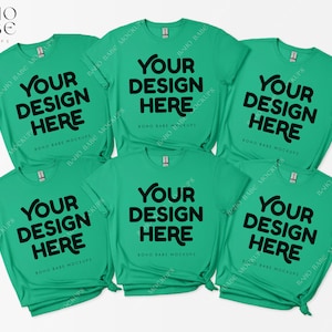 Grupa Mockup Gildan 64000 KELLY GREEN, Prawdziwe zdjęcie stockowe Bachelorette Hen Event Tshirt Flatlay Okazja Rodzina Urodziny Impreza Wiele T-shirtów