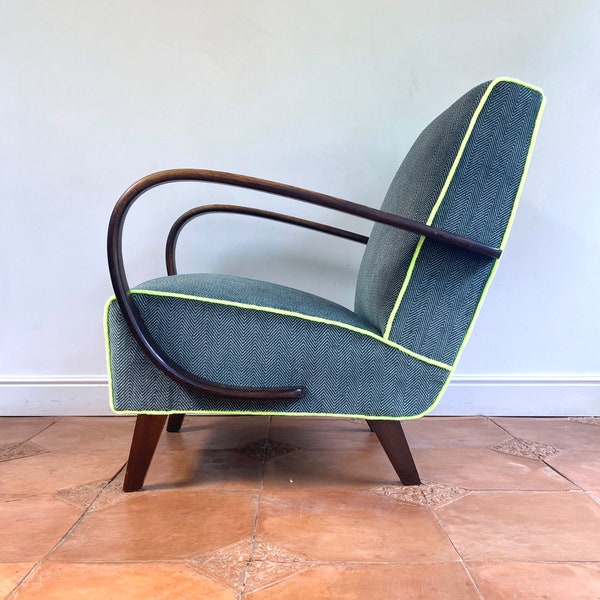 Fauteuil Halabala original des années 1930, nouveau revêtement en velours à chevrons vert et blanc avec passepoil jaune fluo réactif aux UV