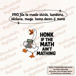 Peut inclure: Un design numérique avec une oie de dessin animé tenant une calculatrice, avec le texte "HONK IF THE MATH AIN'T MATHING." Du texte supplémentaire indique que le design est pour des chemises, des gobelets, des autocollants, des tasses et de la décoration intérieure.