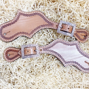 Spurs Leather Mens Spur strap decorated with tooled corners on plane leather western sober look