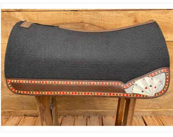 Western Saddle Pad for horses. Western saddle pad reinforced spine hand painted Playing cards on decent brown leather inlay at the bottom.