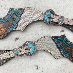 Spurs strap Leather Ladies Spur strap decorated with holographic snake look and engraved flower with turquoise decorative inlay by Mousm