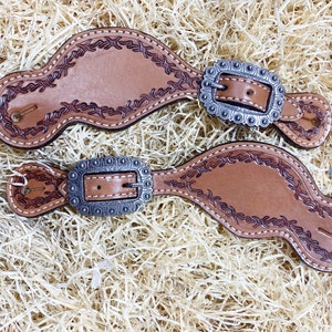 Spurs Leather Men Spur strap decorated with tooled leaves corners on plane leather western sober look