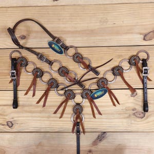 Ring Headstall tack set engraved with Congress conchos and tan colour fringe on Argentina leather.One ear Headstall and breast collar (RING)
