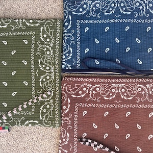 Pochette étanche à imprimé bandana