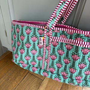 Blommigt tryckt yogamattaväska