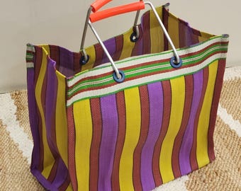 Borsa riutilizzabile a righe per la spesa realizzata in plastica riciclata