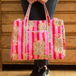 Bolso de fin de semana con estampado de tigre rosa