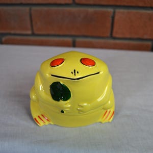 Vintage Yellow Frog Candy Dish with Lid – 1970s Made in Japan Ceramic Trinket Jar – Kitsch Amphibian Decor