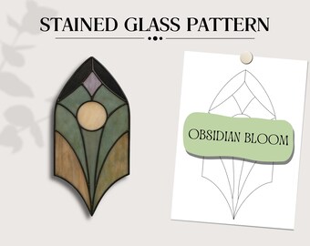 Könnte beinhalten: Ein Buntglasmuster-Design mit dem Text "STAINED GLASS PATTERN" oben. Das Design zeigt eine stilisierte Blumenform in Grün-, Beige- und Lilatönen mit schwarzer Umrandung. Eine Skizze mit dem Text "OBSIDIAN BLOOM" ist ebenfalls abgebildet.