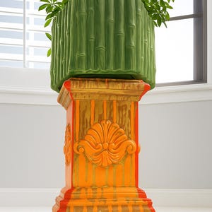 Stance- Column Pedestal Stand