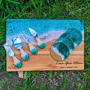 Custom Resin Charcuterie Board Personalized, Wooden Custom Cutting Board for Mom Gift, Unique Mom Gift Idea