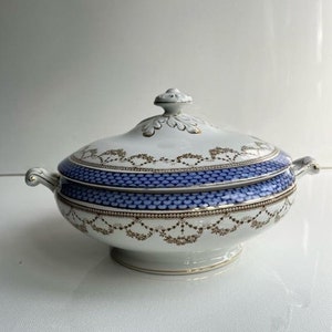 Tureen Till and Sons Burslem , blue white and gilt, Louis design, Lidded serving dish