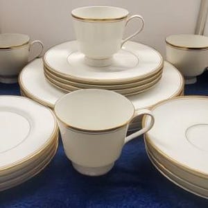 Mikasa Wheaton 20 Piece Set (4 - 5 Piece Place Settings) LK